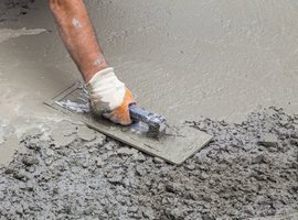 Как правильно сделать цементный пол
