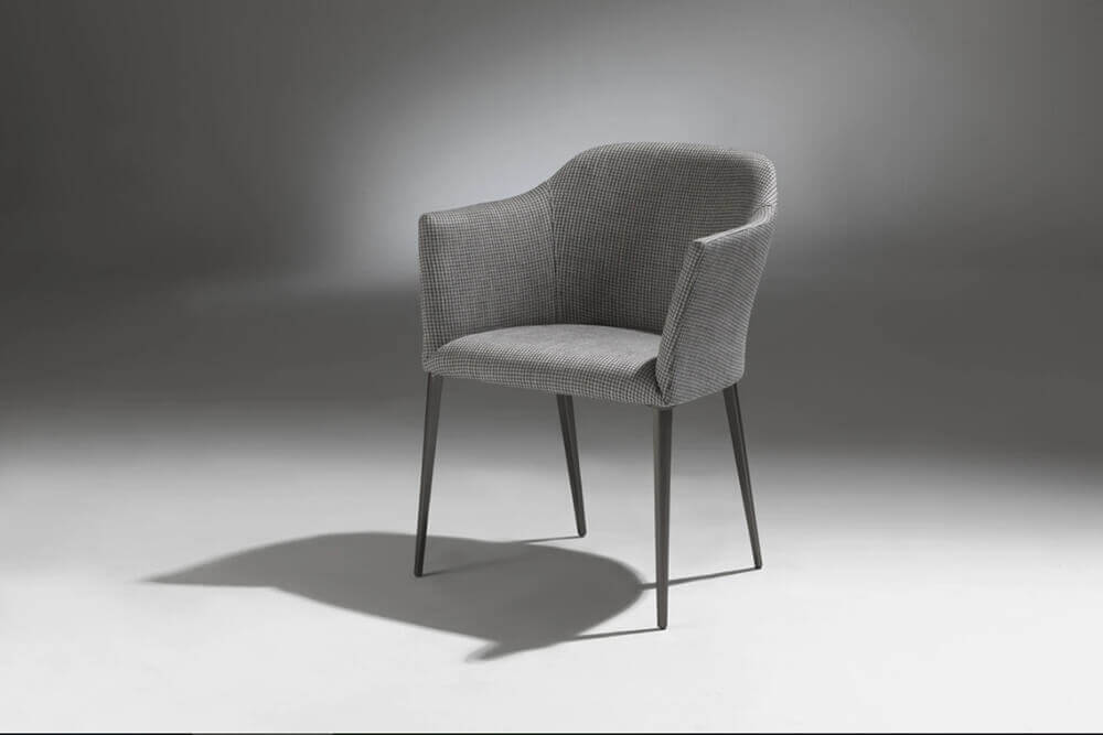 Мягкий стул серого цвета